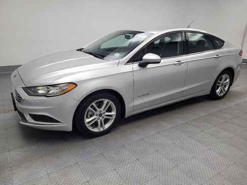 Used 2018 Ford Fusion SE image 2