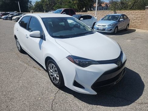 Used 2017 Toyota Corolla LE w/ Carpet Mat Package (TMS) FWD image 7