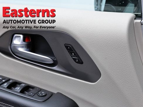 Used 2024 Chrysler Pacifica Touring-L FWD image 78
