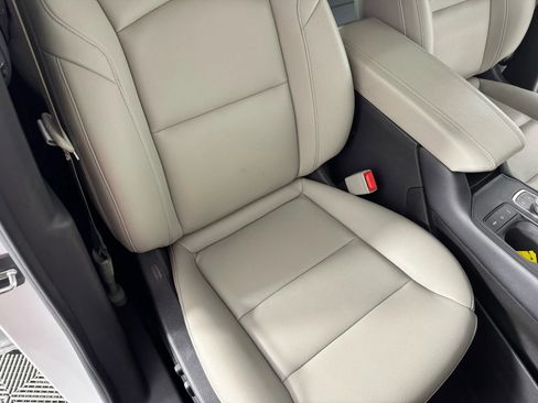 Used 2019 Cadillac XT4 Luxury w/ Cold Weather Package image 36