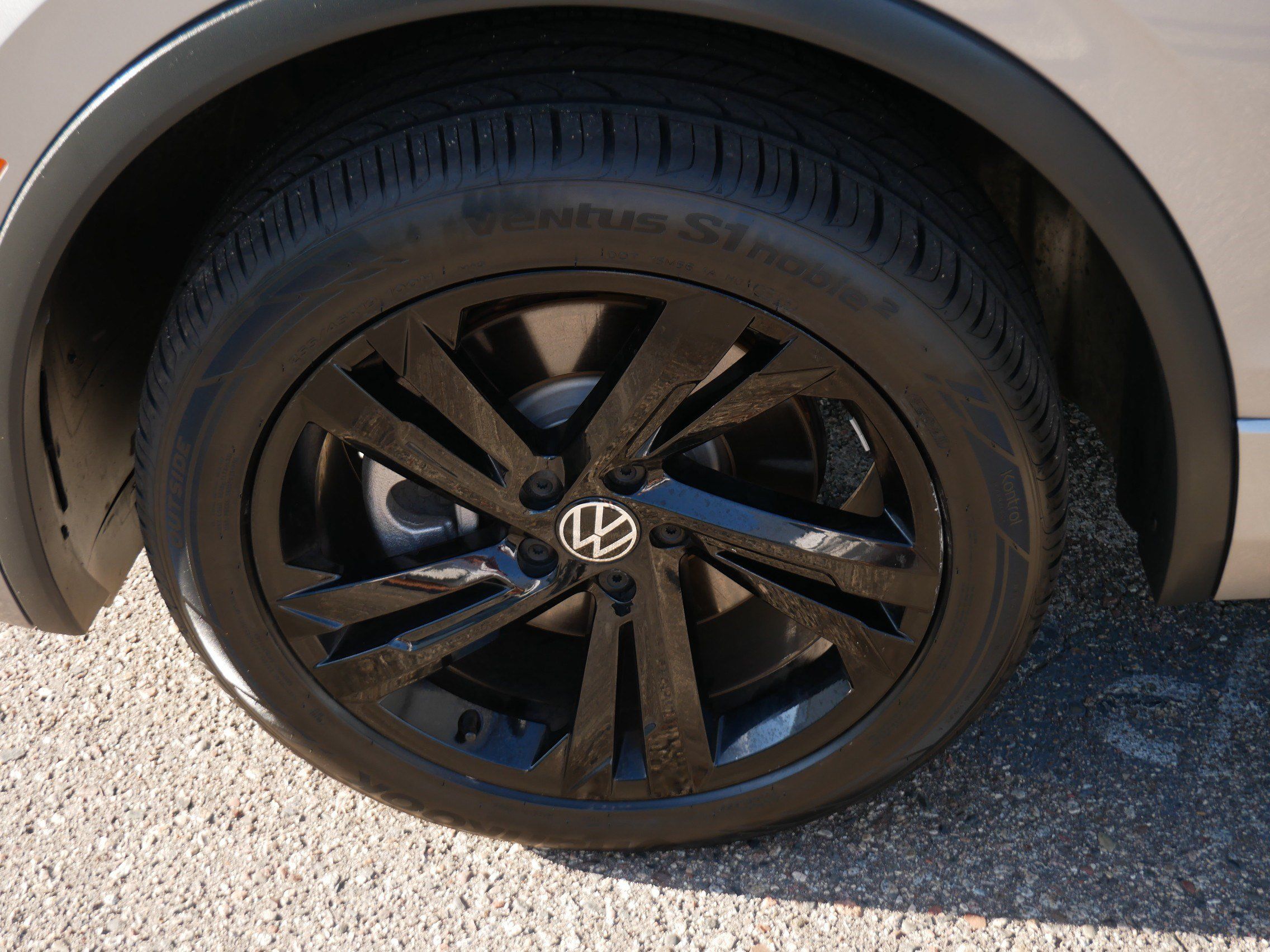 Certified 2024 Volkswagen Tiguan SE R-Line AWD/4WD image 15