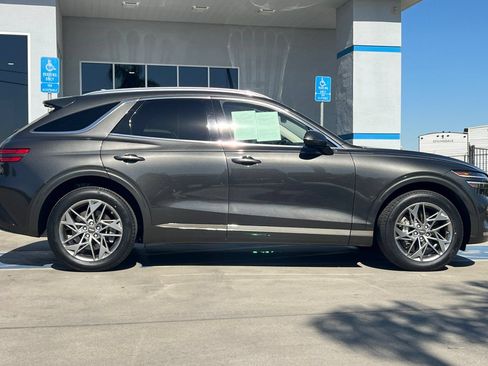 Used 2025 Genesis GV70 2.5T AWD/4WD image 3