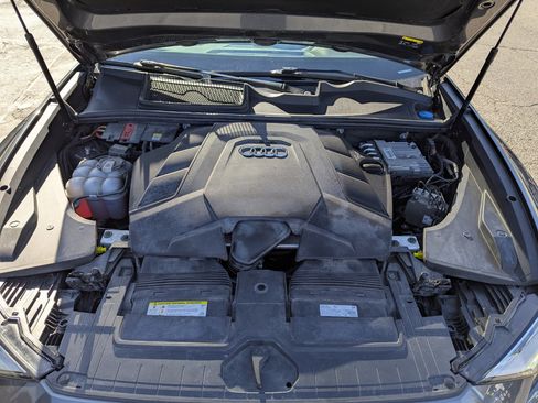 Used 2019 Audi Q8 Premium image 45