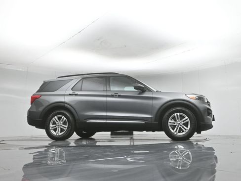 Certified 2021 Ford Explorer XLT RWD image 53