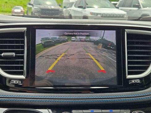 Used 2021 Chrysler Pacifica Touring-L FWD image 23