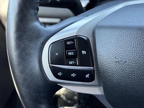 Used 2022 Ford Explorer XLT w/ Equipment Group 202A image 10