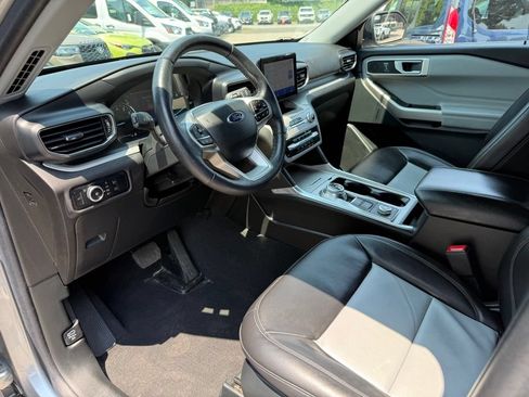Used 2023 Ford Explorer XLT w/ Equipment Group 202A AWD/4WD image 22