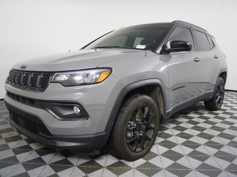 Used 2024 Jeep Compass Latitude w/ Convenience Group image 7