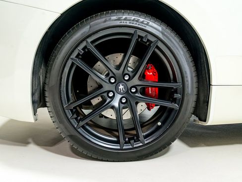 Used 2018 Maserati GranTurismo Sport image 14