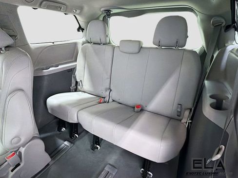 Used 2019 Toyota Sienna XLE w/ XLE Navigation Package AWD/4WD image 31
