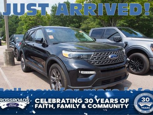 Certified 2024 Ford Explorer XLT w/ Equipment Group 202A AWD/4WD image 1
