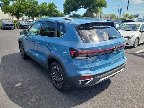 Certified 2025 Volkswagen Taos SE FWD image 30