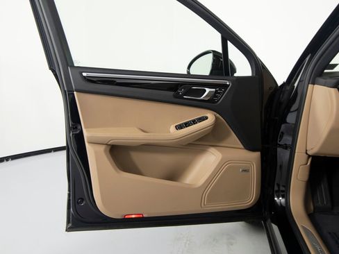 Certified 2021 Porsche Macan S AWD/4WD image 18