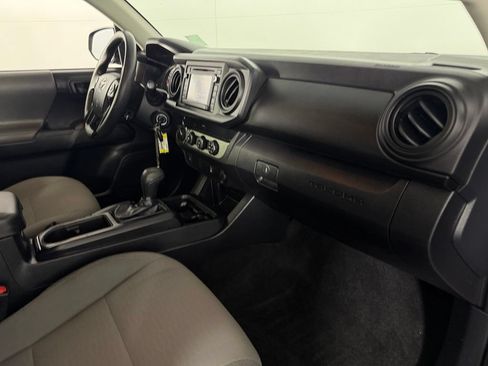 Used 2019 Toyota Tacoma SR AWD/4WD image 28