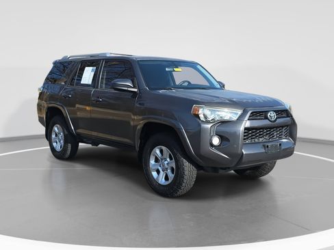 Used 2015 Toyota 4Runner SR5 image 3