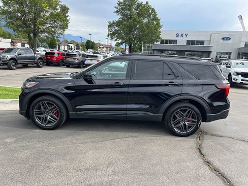 Used 2025 Ford Explorer ST-Line w/ ST-Line Street Pack AWD/4WD image 13