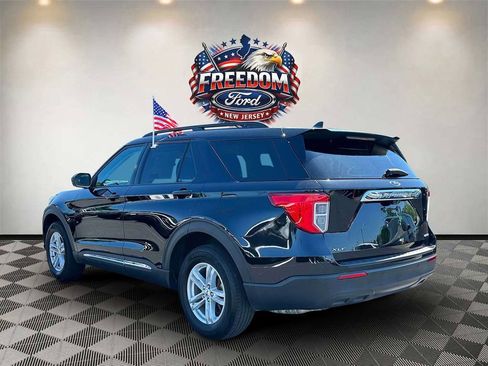Used 2023 Ford Explorer XLT AWD/4WD image 5
