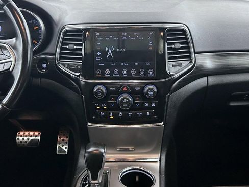 Used 2021 Jeep Grand Cherokee Laredo X image 12