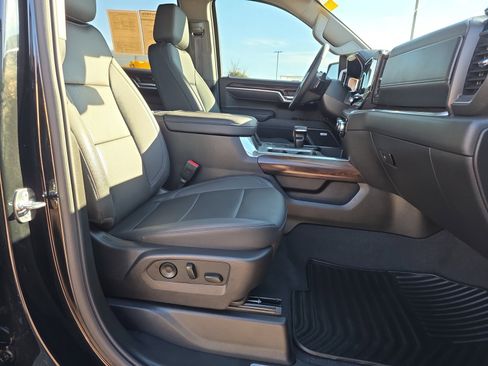 Used 2025 GMC Sierra 1500 SLT w/ SLT Premium Package image 29