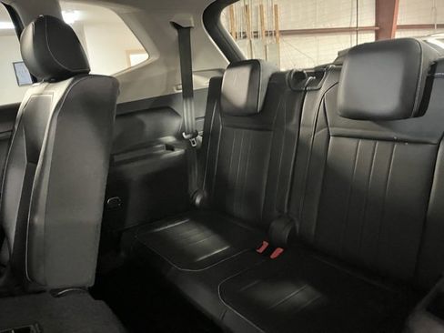 Used 2024 Volkswagen Tiguan SE image 14