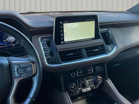 Used 2022 Chevrolet Suburban High Country image 3