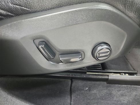 Used 2023 Volvo XC60 B5 Plus image 37