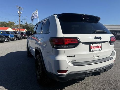 Used 2018 Jeep Grand Cherokee Laredo image 17