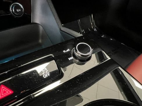 Certified 2025 Audi S6 e-tron Prestige w/ 21" Black Optic Package image 34