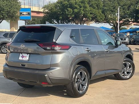 Used 2025 Nissan Rogue SV FWD image 4