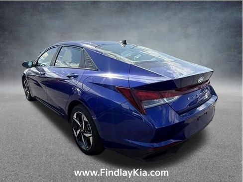 Used 2023 Hyundai Elantra SEL w/ Convenience Package FWD image 2