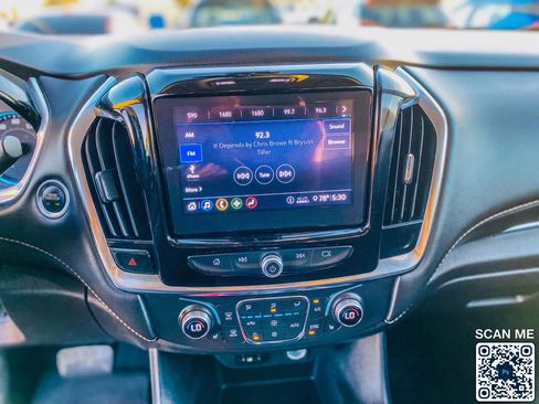 Used 2021 Chevrolet Traverse LT image 24