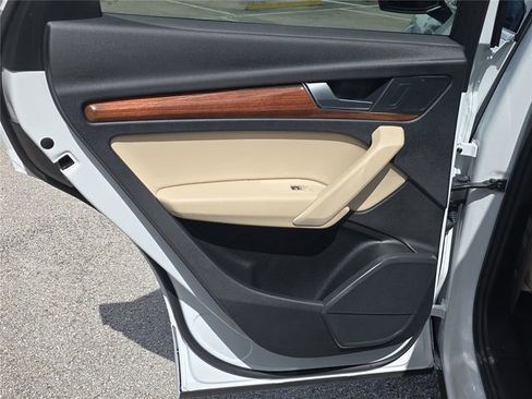 Used 2022 Audi Q5 e Premium image 9