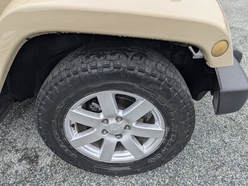 Used 2012 Jeep Wrangler Unlimited Sahara AWD/4WD image 4
