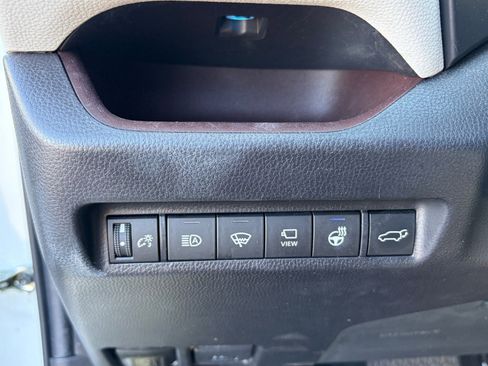 Used 2022 Toyota RAV4 Limited image 10