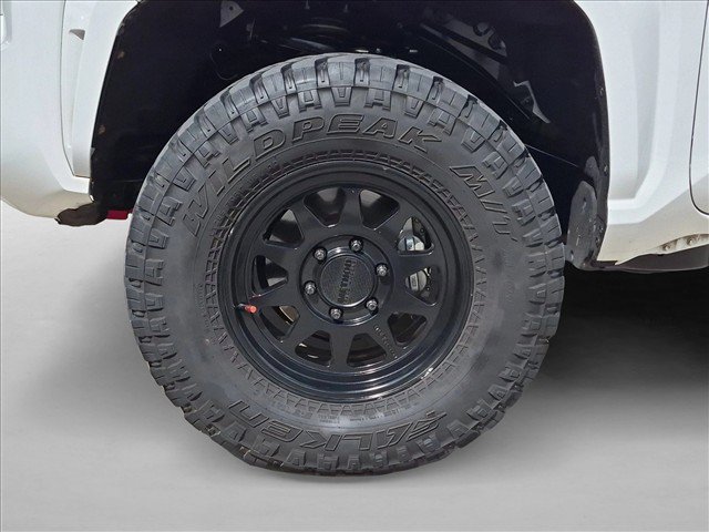Used 2024 Toyota Tacoma SR5 AWD/4WD image 22