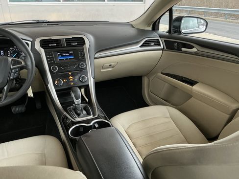 Used 2015 Ford Fusion SE image 16