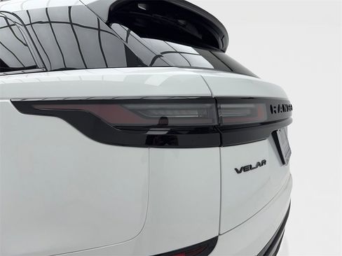 Used 2025 Land Rover Range Rover Velar Dynamic SE image 9
