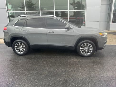 Used 2020 Jeep Cherokee Latitude Plus w/ Cold Weather Group AWD/4WD image 2
