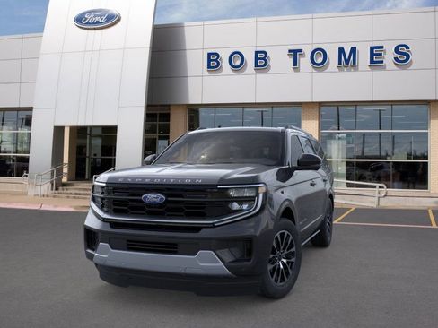 New 2025 Ford Expedition Platinum image 2