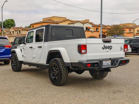 Used 2021 Jeep Gladiator Willys image 8