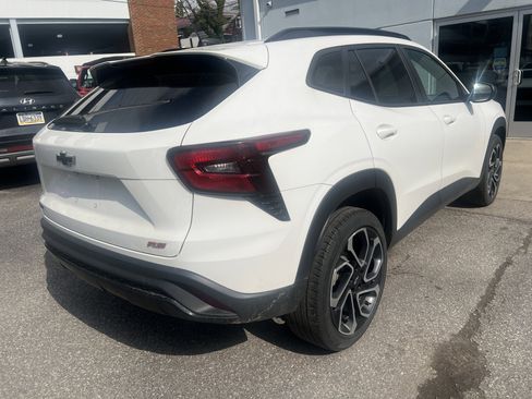 Certified 2024 Chevrolet Trax RS FWD image 5