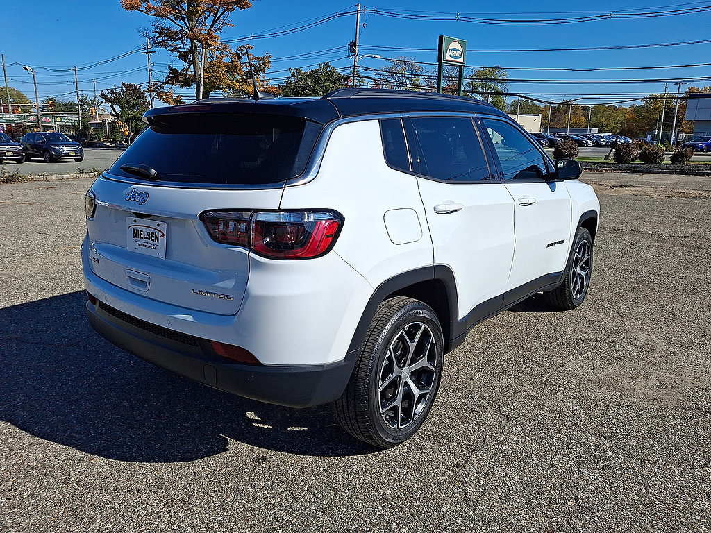 Used 2024 Jeep Compass Limited w/ Sun and Sound Group AWD/4WD image 10