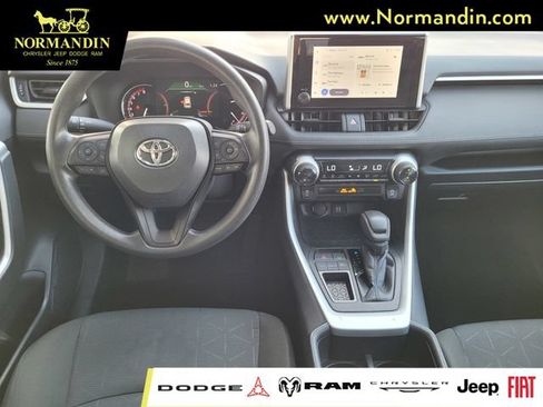 Used 2025 Toyota RAV4 XLE FWD image 7