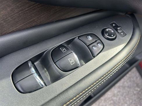 Used 2024 Nissan Murano Platinum w/ Cargo Package image 17