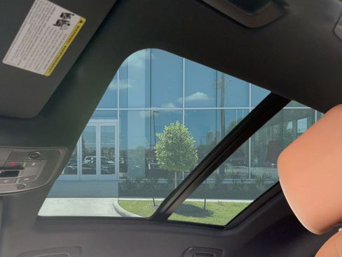 Used 2024 Audi Q3 2.0T Premium Plus image 16