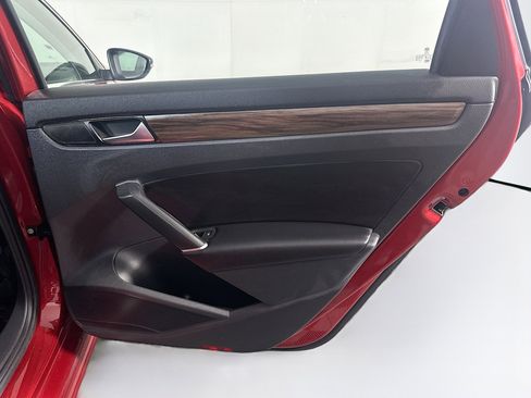 Used 2022 Volkswagen Passat 2.0T image 32