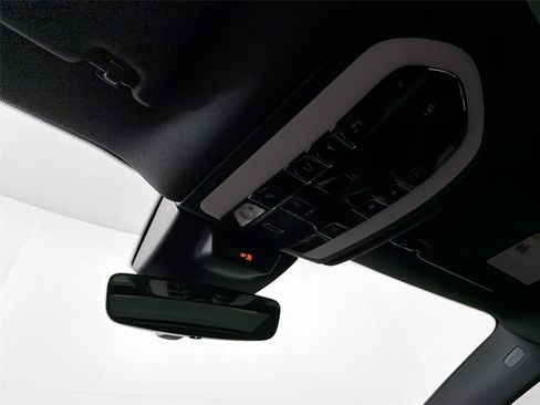 Certified 2026 Porsche Macan AWD/4WD image 25