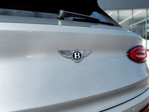 Used 2023 Bentley Bentayga Extended Wheelbase image 10