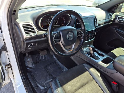 Used 2020 Jeep Grand Cherokee Altitude AWD/4WD image 16