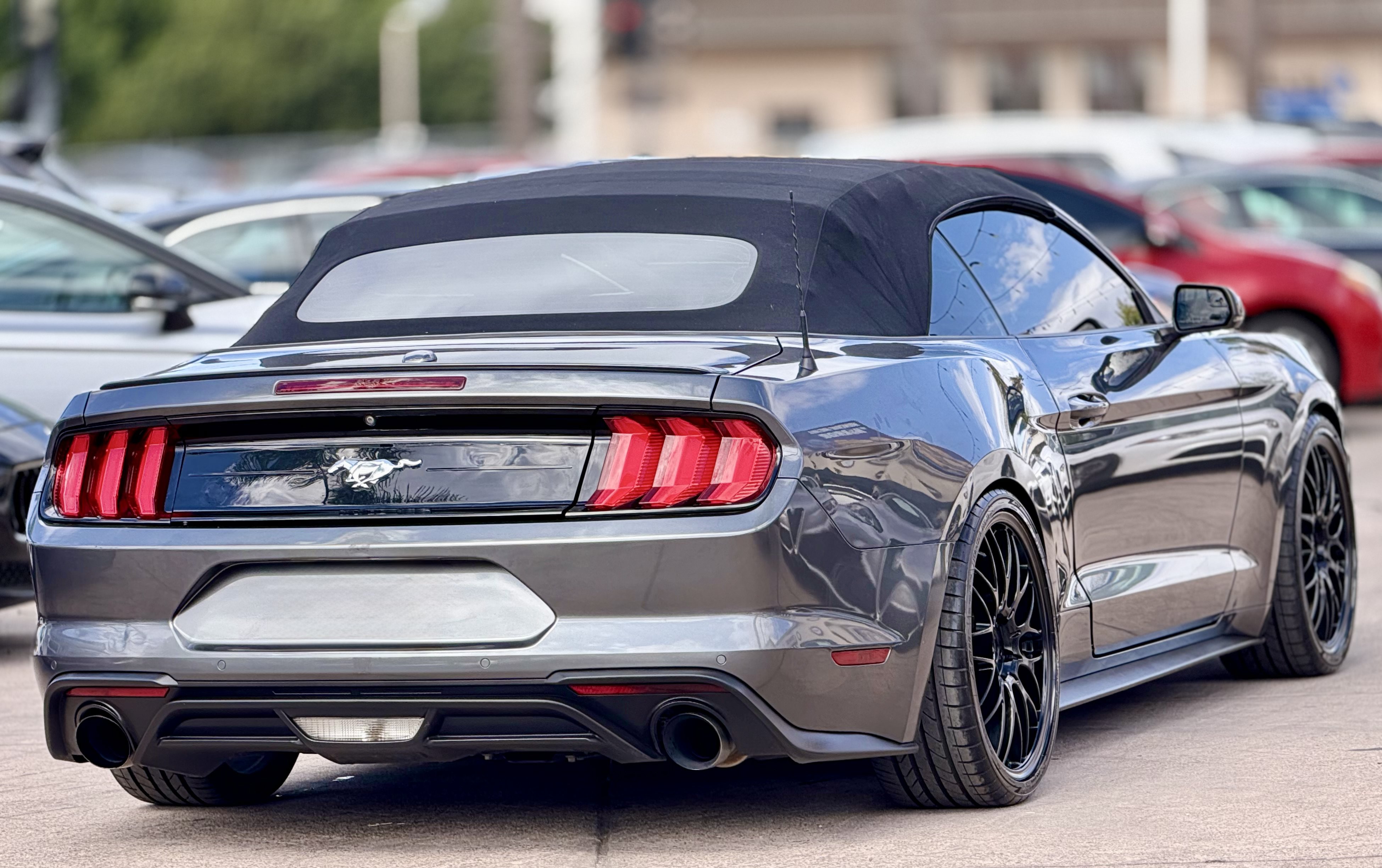 Used 2018 Ford Mustang Premium RWD image 20